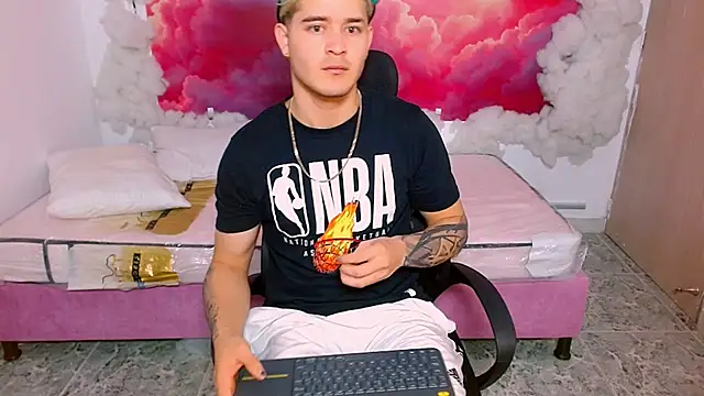 AlexPiersss online show from November 20, 2025, 7:02 pm