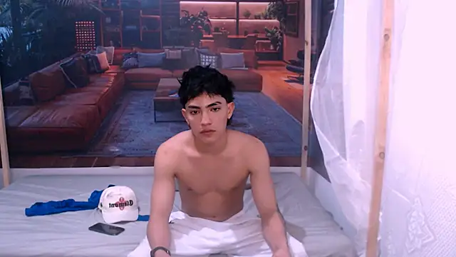 Snapshot of RomeoMillerr chatting on October 8, 2025, 7:44 pm RomeoMillerr online show from October 8, 2025, 7:44 pm