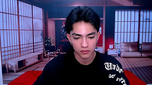 Snapshot of RomeoMillerr chatting on October 17, 2025, 7:16 pm RomeoMillerr online show from October 17, 2025, 7:16 pm