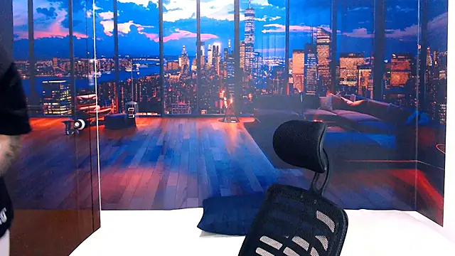 Snapshot of RomeoMillerr chatting on October 20, 2025, 7:03 pm RomeoMillerr online show from October 20, 2025, 7:03 pm