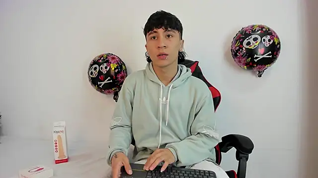 Snapshot of XaanderGrey chatting on October 12, 2025, 7:46 pm XaanderGrey online show from October 12, 2025, 7:46 pm