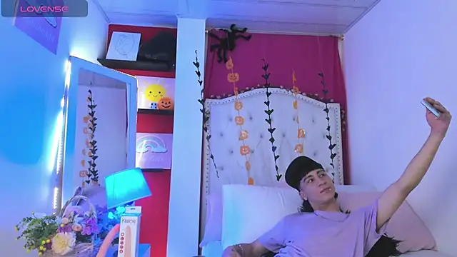 Snapshot of XaanderGrey chatting on October 30, 2025, 7:58 pm XaanderGrey online show from October 30, 2025, 7:58 pm