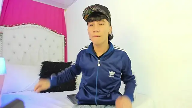 Snapshot of XaanderGrey chatting on November 8, 2025, 7:45 pm XaanderGrey online show from November 8, 2025, 7:45 pm