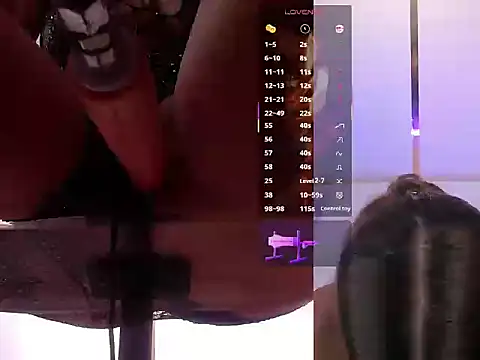 Snapshot of EmmiHops chatting on October 7, 2025, 3:09 pm EmmiHops online show from October 7, 2025, 3:09 pm