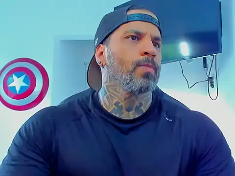 JoshRigby online show from November 5, 2025, 9:48 pm