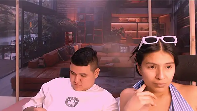 Snapshot of Charly_and_laura chatting on October 5, 2025, 7:12 pm Charly and laura online show from October 5, 2025, 7:12 pm