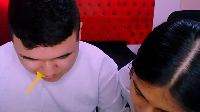 Snapshot of Charly_and_laura chatting on October 6, 2025, 7:11 pm Charly and laura online show from October 6, 2025, 7:11 pm