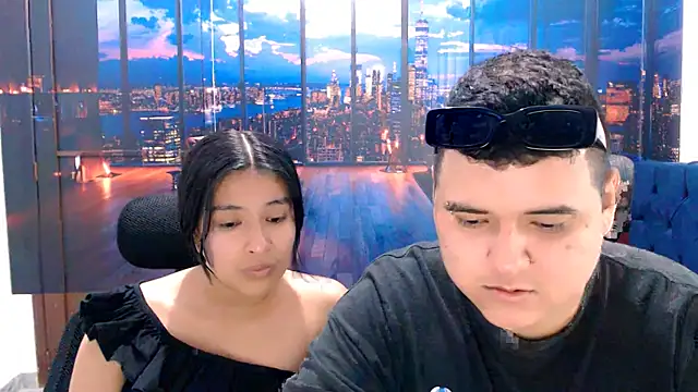 Snapshot of Charly_and_laura chatting on October 8, 2025, 7:22 pm Charly and laura online show from October 8, 2025, 7:22 pm