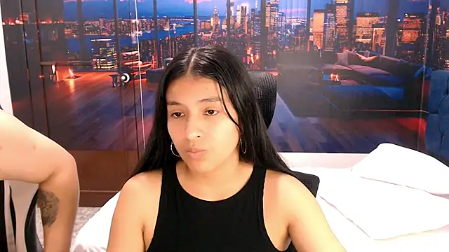 Snapshot of Charly_and_laura chatting on October 10, 2025, 7:13 pm Charly and laura online show from October 10, 2025, 7:13 pm