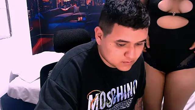 Snapshot of Charly_and_laura chatting on October 23, 2025, 7:12 pm Charly and laura online show from October 23, 2025, 7:12 pm