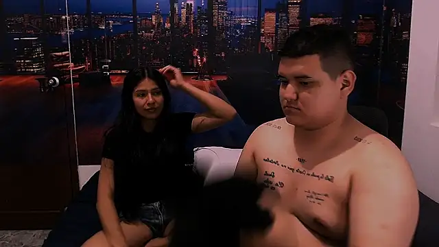 Snapshot of Charly_and_laura chatting on October 24, 2025, 7:21 pm Charly and laura online show from October 24, 2025, 7:21 pm