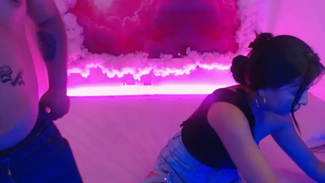 Snapshot of Charly_and_laura chatting on November 5, 2025, 7:14 pm Charly and laura online show from November 5, 2025, 7:14 pm