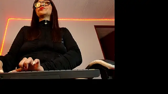 Snapshot of Carol_Miss2 chatting on September 28, 2025, 10:31 am Carol Miss2 online show from September 28, 2025, 10:31 am