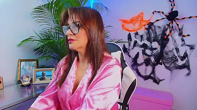 Snapshot of Carol_Miss2 chatting on October 19, 2025, 10:16 am Carol Miss2 online show from October 19, 2025, 10:16 am