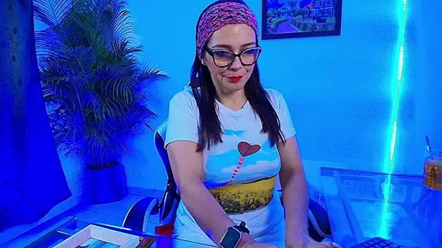 Snapshot of Carol_Miss2 chatting on November 12, 2025, 10:37 am Carol Miss2 online show from November 12, 2025, 10:37 am