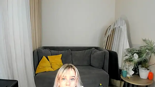 MayWins online show from November 2, 2025, 9:39 pm