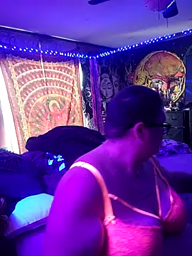 violentviolet68 online show from May 10, 2026, 3:28 pm