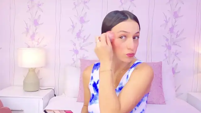 Snapshot of MarilynWild chatting on October 18, 2025, 2:18 pm MarilynWild online show from October 18, 2025, 2:18 pm