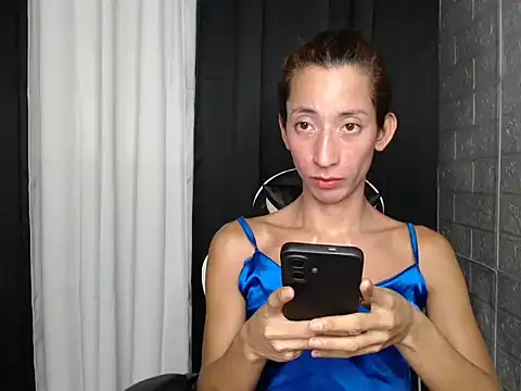 Snapshot of erichotasian chatting on July 5, 2026, 6:20 am erichotasian online show from July 5, 2026, 6:20 am