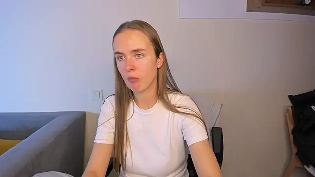 LilMary  online show from November 10, 2025, 1:43 pm