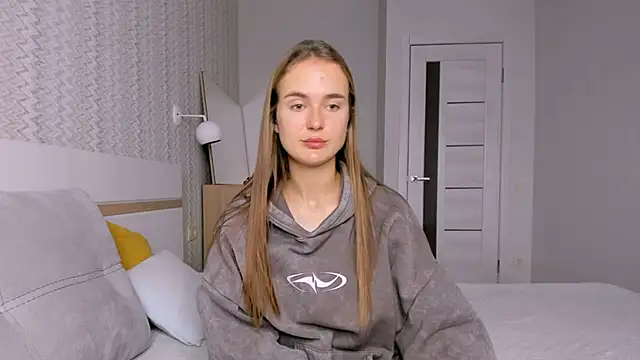 LilMary  online show from November 12, 2025, 7:09 am