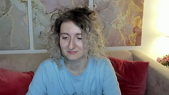 CamillaDreamer online show from May 8, 2026, 4:23 pm