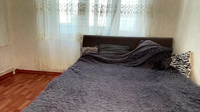 LindyEckland online show from April 1, 2026, 1:41 pm