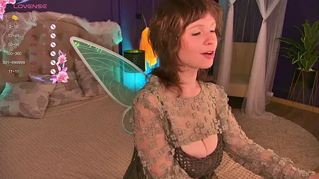 Snapshot of Lilly_Stark chatting on October 24, 2025, 10:44 am Lilly Stark online show from October 24, 2025, 10:44 am