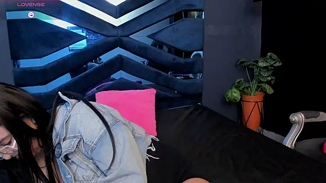 Valka Ross online show from November 13, 2025, 11:47 pm