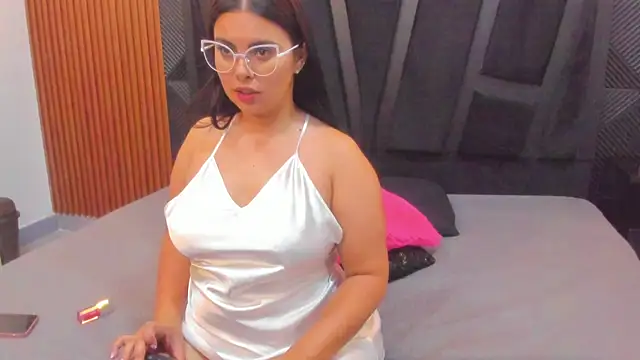 Valka Ross online show from December 15, 2025, 11:31 pm