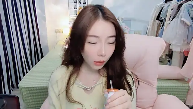 Snapshot of Gardenia-222 chatting on November 4, 2025, 7:51 am Gardenia-222 online show from November 4, 2025, 7:51 am