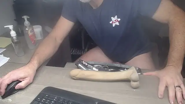 sackstor online show from November 17, 2025, 9:09 pm