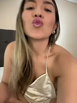 Snapshot of Mariana_gom chatting on July 8, 2026, 2:21 pm Mariana gom online show from July 8, 2026, 2:21 pm