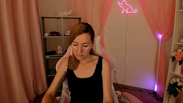 DonnaSmitth online show from December 2, 2025, 11:48 am