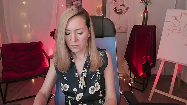 Snapshot of DonnaSmitth chatting on March 18, 2026, 6:33 pm DonnaSmitth online show from March 18, 2026, 6:33 pm