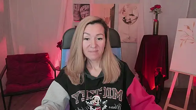 Snapshot of DonnaSmitth chatting on March 19, 2026, 6:45 pm DonnaSmitth online show from March 19, 2026, 6:45 pm