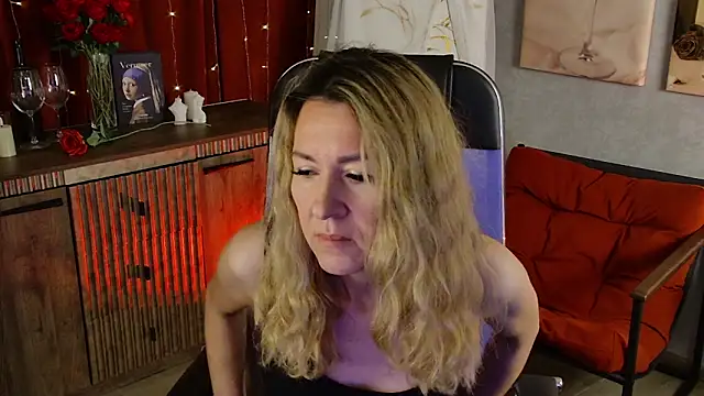 DonnaSmitth online show from May 13, 2026, 6:27 pm