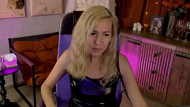 DonnaSmitth online show from June 23, 2026, 7:01 pm