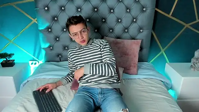 Snapshot of Lian_Miller1_ chatting on October 1, 2025, 12:22 pm Lian Miller1 online show from October 1, 2025, 12:22 pm