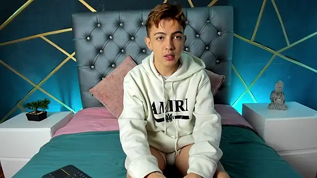 Snapshot of Lian_Miller1_ chatting on October 20, 2025, 12:27 pm Lian Miller1 online show from October 20, 2025, 12:27 pm