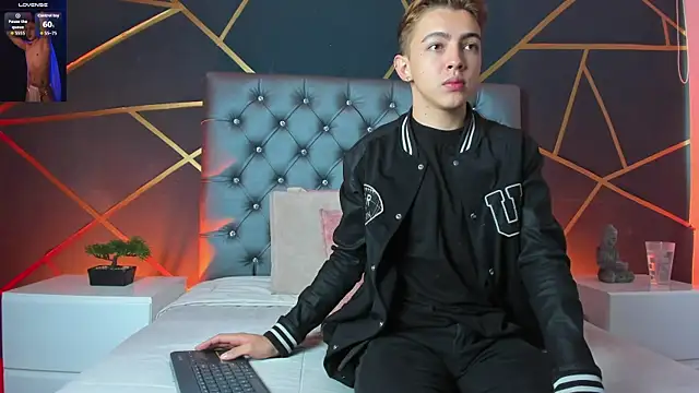 Snapshot of Lian_Miller1_ chatting on October 28, 2025, 12:30 pm Lian Miller1 online show from October 28, 2025, 12:30 pm