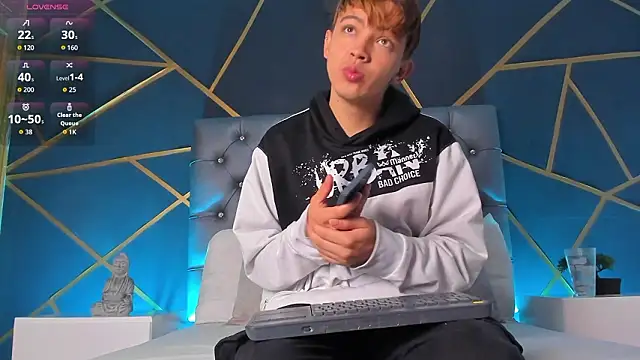 Lian Miller1  online show from February 24, 2026, 12:14 pm