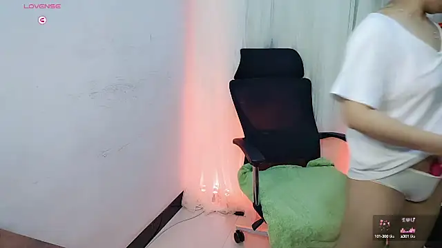 Snapshot of NEWONETO chatting on October 2, 2025, 1:07 pm NEWONETO online show from October 2, 2025, 1:07 pm