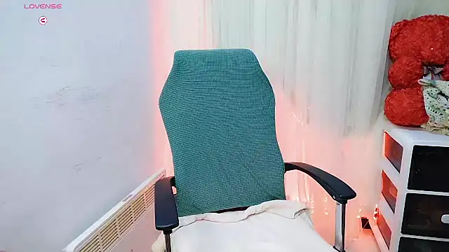 Snapshot of NEWONETO chatting on October 20, 2025, 11:32 am NEWONETO online show from October 20, 2025, 11:32 am