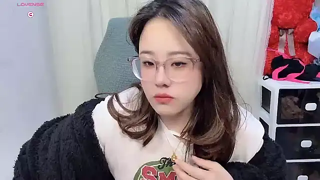 Snapshot of NEWONETO chatting on November 10, 2025, 4:39 pm NEWONETO online show from November 10, 2025, 4:39 pm