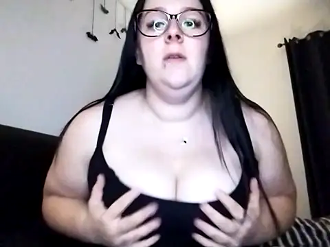Snapshot of CuteLacexx chatting on October 16, 2025, 9:16 pm CuteLacexx online show from October 16, 2025, 9:16 pm