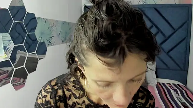 Snapshot of Valery_More__ chatting on November 7, 2025, 12:16 pm Valery More online show from November 7, 2025, 12:16 pm