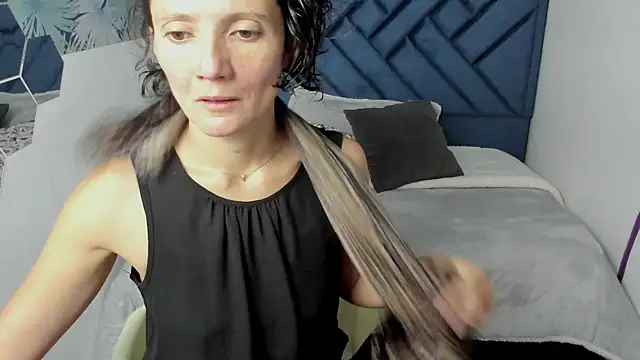 Snapshot of Valery_More__ chatting on November 10, 2025, 12:04 pm Valery More online show from November 10, 2025, 12:04 pm