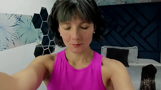 Snapshot of Valery_More__ chatting on November 18, 2025, 12:31 pm Valery More online show from November 18, 2025, 12:31 pm