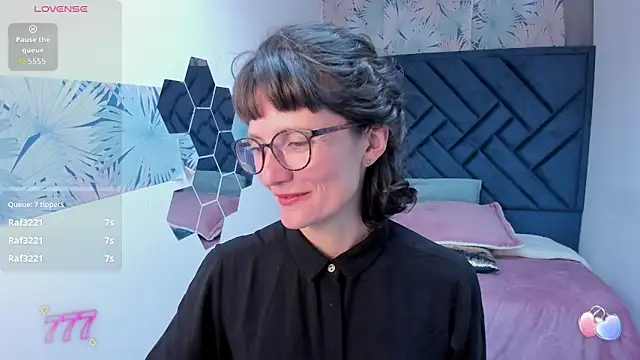 Snapshot of Valery_More__ chatting on May 25, 2026, 11:55 pm Valery More online show from May 25, 2026, 11:55 pm